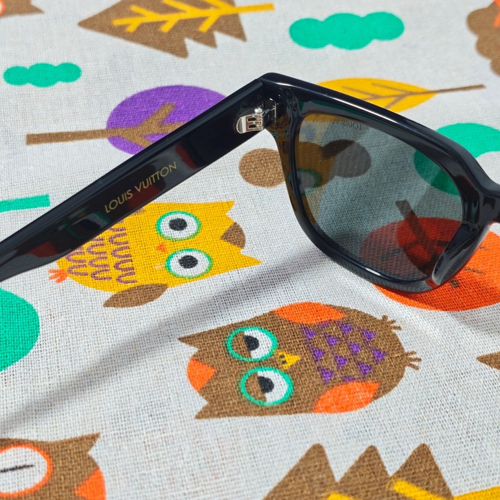 Louis Vuitton Black Frame Sunglasses with Brown Lenses and Gold Accents - Picture 8 of 9